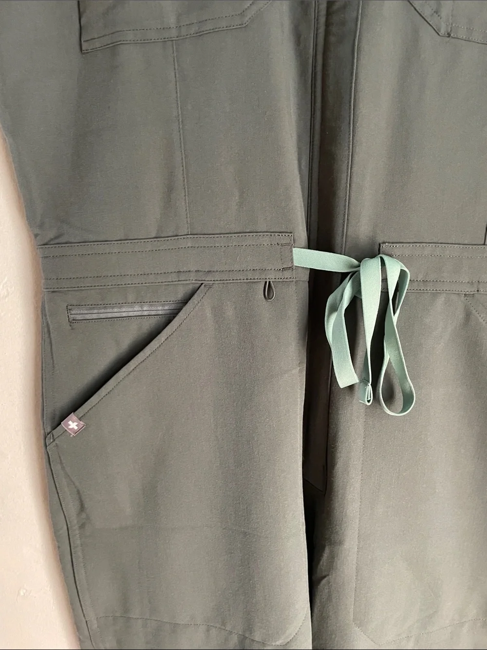NWT Figs Rafaela Jogger ScrubJumpsuit Cargo Scrub Jumpsuit jogger Bonsai Green L